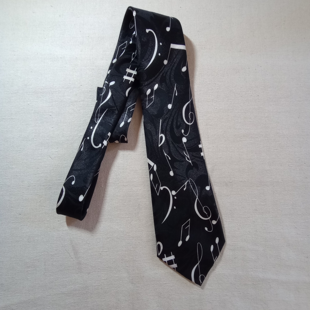 Steven Harris Hand Made Elegant Black and White Musical Note Silk Tie